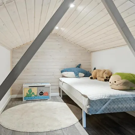 3 Bedroom Beautiful In Rødby