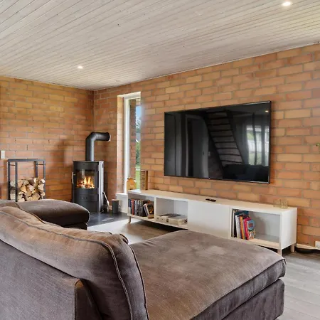 Dom wakacyjny 3 Bedroom Beautiful In