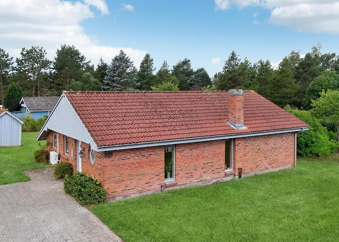 3 Bedroom Beautiful In * Rødby
