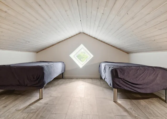 3 Bedroom Beautiful In Semesterbostad *