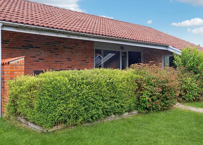 3 Bedroom Beautiful In Rødby