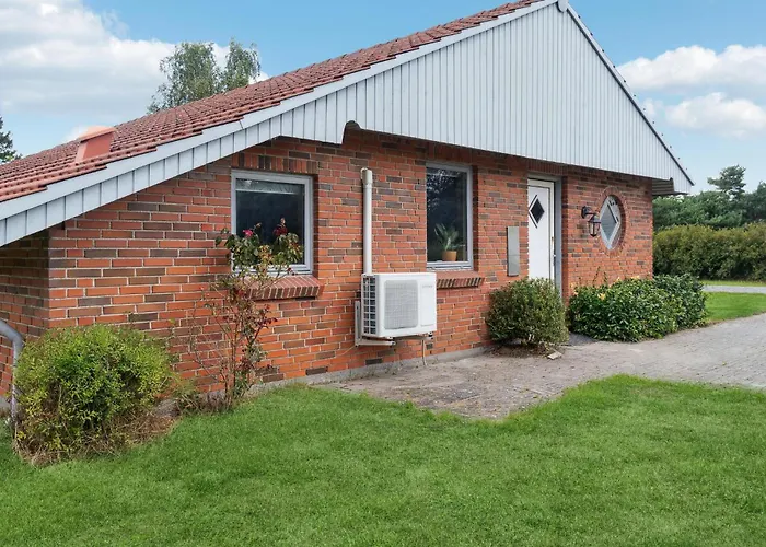 3 Bedroom Beautiful In Semesterbostad Rødby